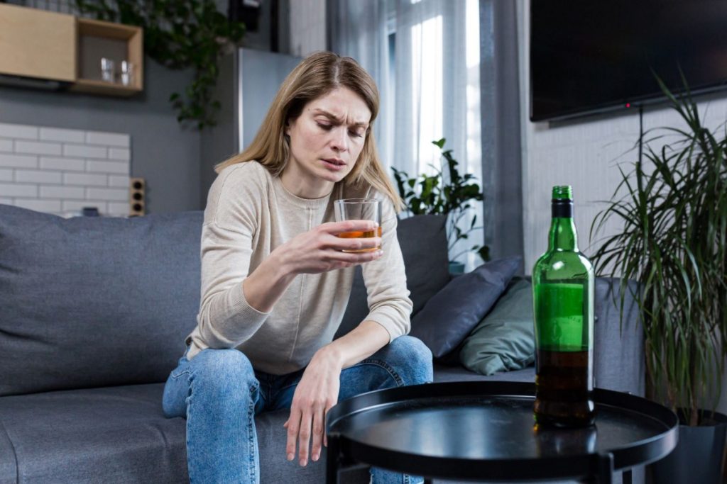 Miért marad rejtve, titkolva a női alkoholizmus?