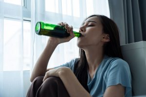 Női alkoholizmus: speciális kihívások, rejtett tünetek és a felépülés útja